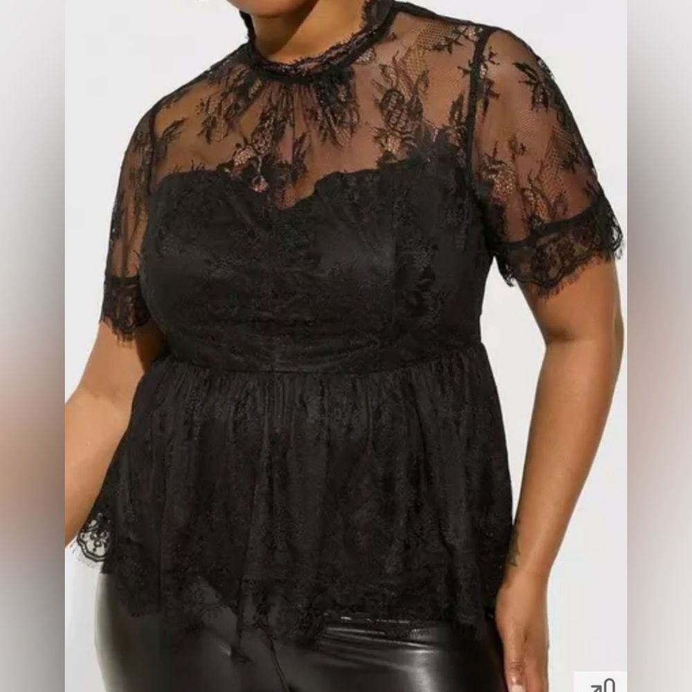 torrid Peplum Lace Mock Neck Short Sleeve Blouse Size 3